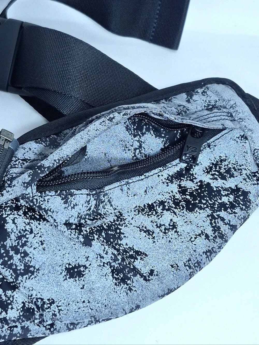 Adidas/Johji Yamamoto Y-3 Reflective Belt Bag/Crossbody Sling